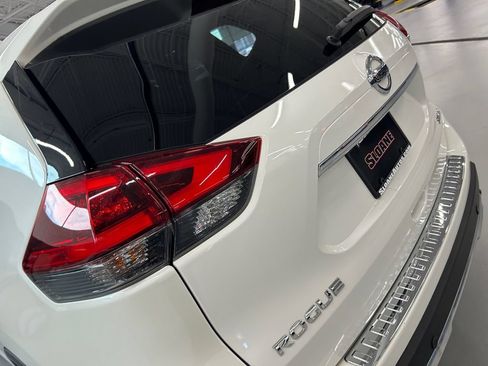 Used 2020 Nissan Rogue SV AWD/4WD image 16