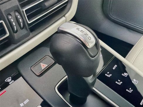 Certified 2023 Porsche Macan S w/ Premium Package Plus AWD/4WD image 34