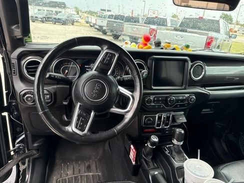 Used 2019 Jeep Wrangler Unlimited Sahara w/ Dual Top Group AWD/4WD image 5