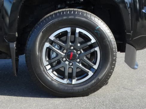 Used 2025 Toyota Tacoma TRD Sport image 8