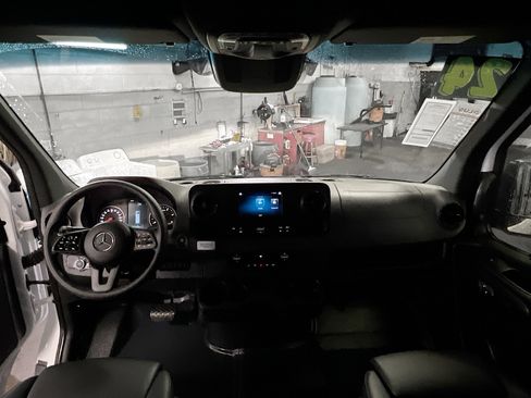 Used 2024 Mercedes-Benz Sprinter 2500 image 29