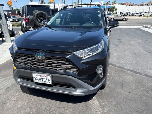 Used 2021 Toyota RAV4 Limited AWD/4WD image 3
