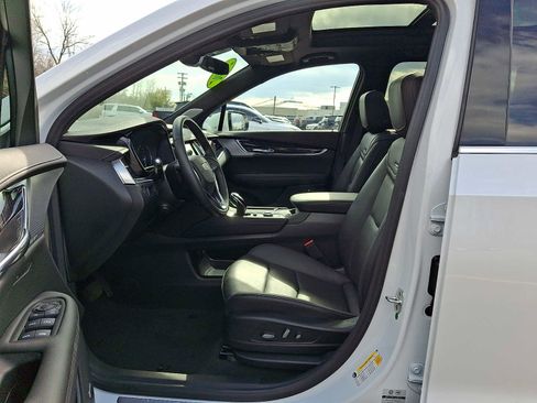 Used 2025 Cadillac XT6 Premium Luxury AWD/4WD image 15