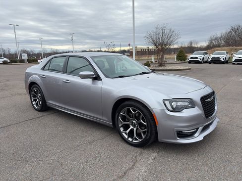 Used 2018 Chrysler 300 S w/ 300S Premium Group image 9