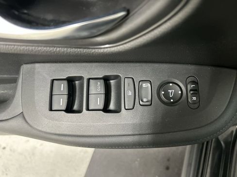 Used 2023 Honda HR-V LX image 13