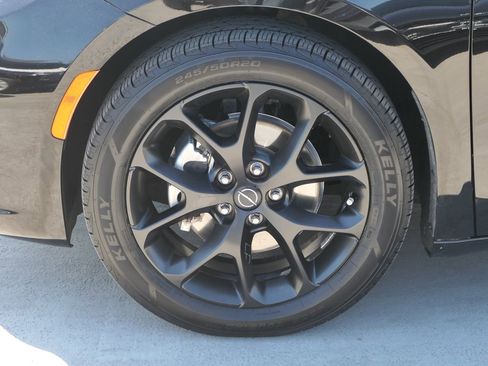 Used 2025 Chrysler Pacifica Limited FWD image 10