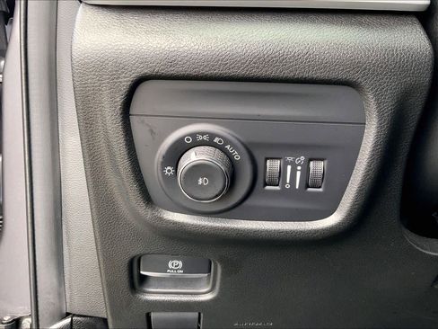 Used 2022 Jeep Grand Cherokee L Limited image 33