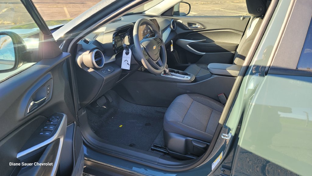 New 2026 Chevrolet Trax LS w/ LS Convenience Package FWD image 18