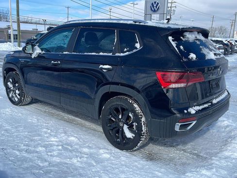 Used 2022 Volkswagen Taos SE w/ Panoramic Sunroof Package image 4