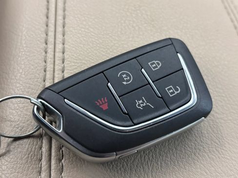 Used 2024 Cadillac XT4 Premium Luxury w/ Technology Package FWD image 33