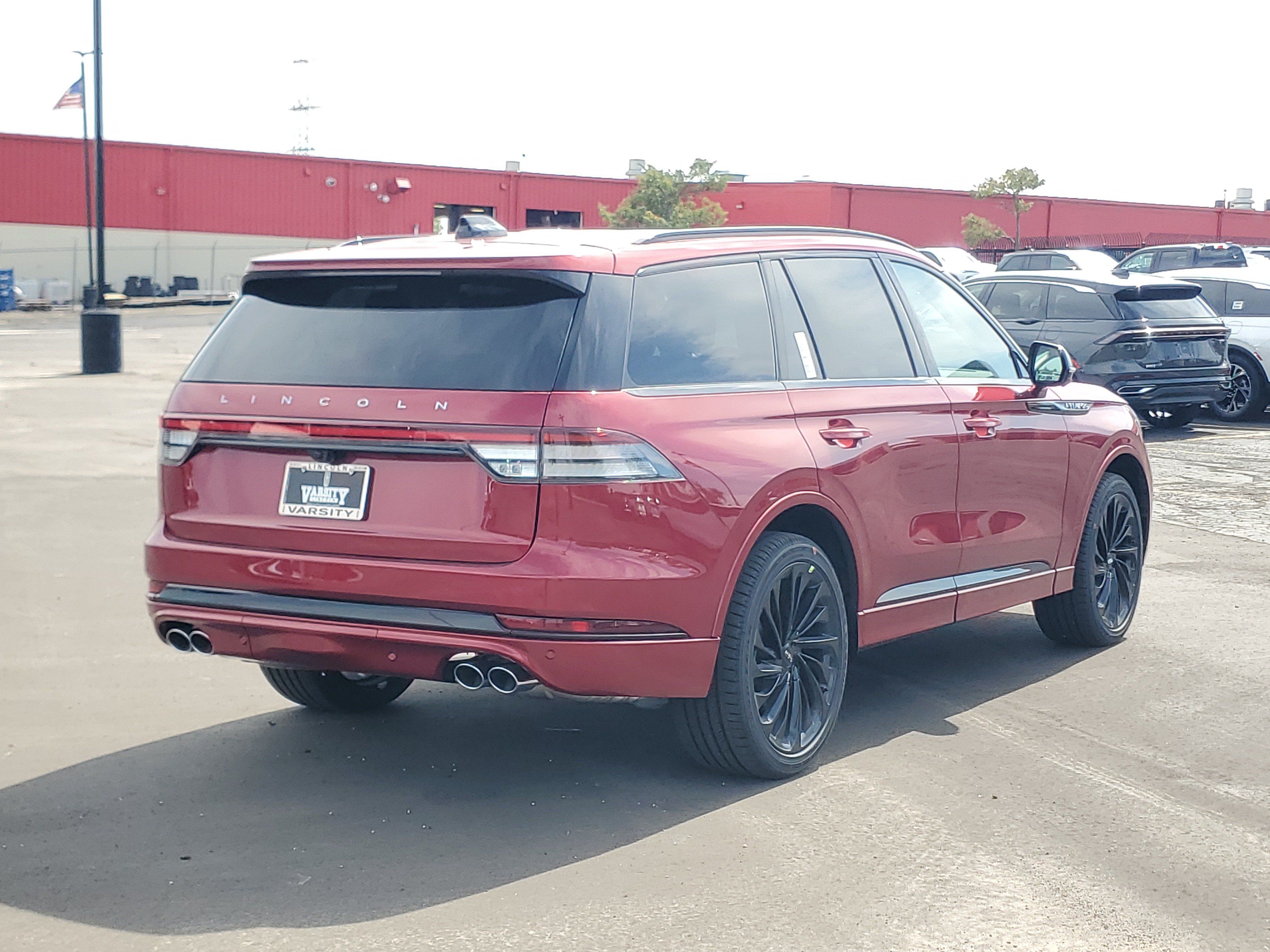 New 2027 Lincoln Aviator Reserve w/ Jet Appearance Package AWD/4WD image 4