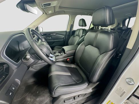 Used 2024 Honda Pilot Touring image 13