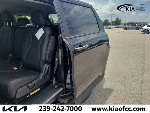 New 2026 Kia Carnival EX FWD image 12