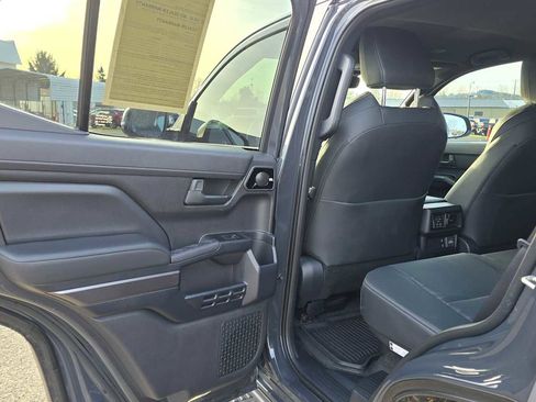 Certified 2025 Toyota 4Runner TRD Off-Road Premium image 18