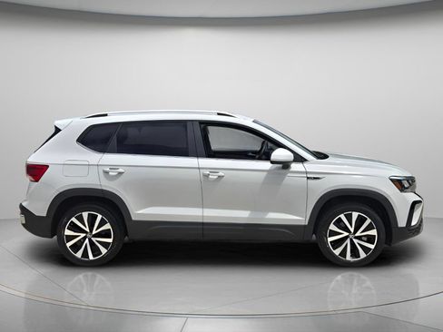 Certified 2023 Volkswagen Taos SE FWD image 7