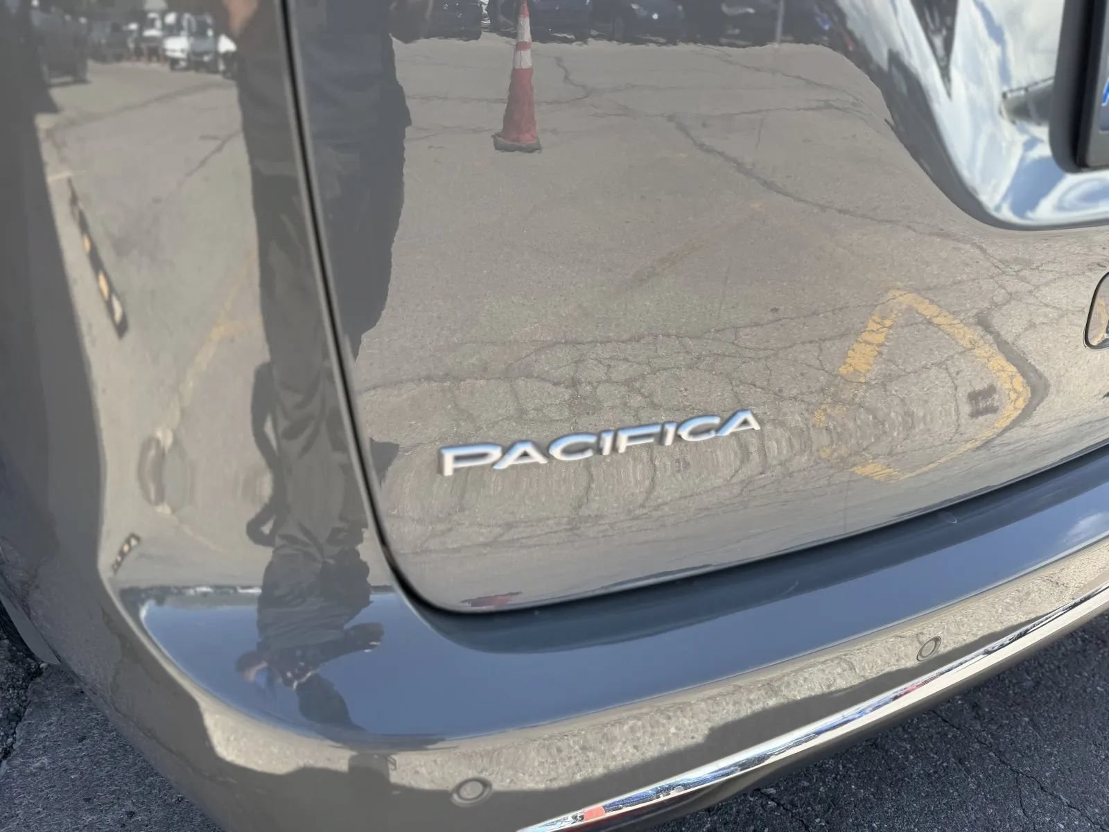 Used 2022 Chrysler Pacifica Limited FWD image 47
