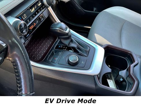 Used 2019 Toyota RAV4 Limited w/ Limited Grade Weather Package AWD/4WD image 18