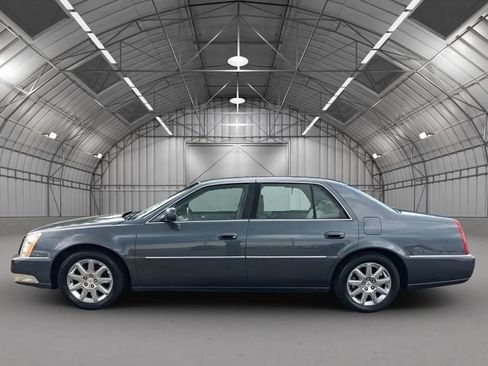 Used 2009 Cadillac DTS FWD image 4