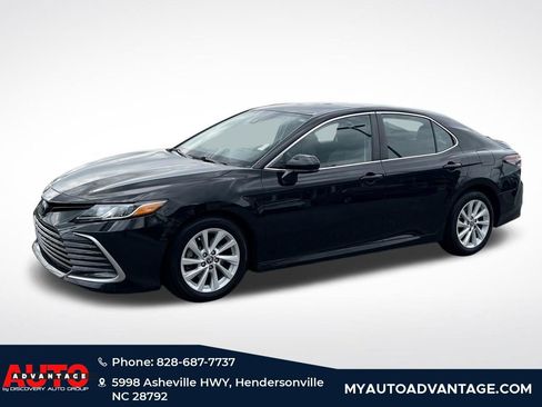 Used 2021 Toyota Camry LE image 5