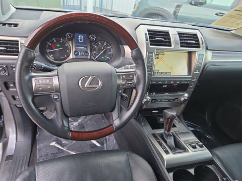 Used 2019 Lexus GX 460 image 34
