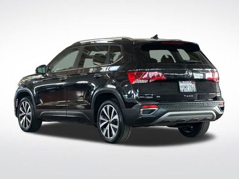 Used 2022 Volkswagen Taos SE image 7