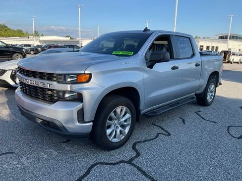 Used 2020 Chevrolet Silverado 1500 Custom w/ Custom Value Package AWD/4WD image 3