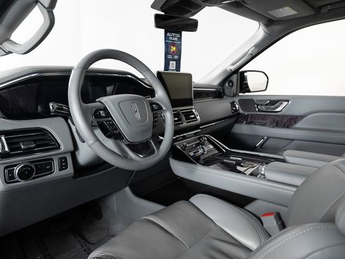 Used 2021 Lincoln Navigator Reserve w/ Cargo Convenience Package image 12