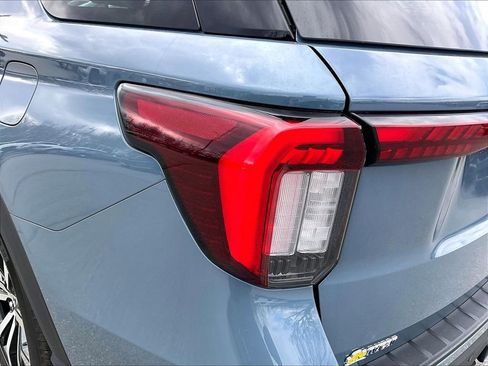 Used 2025 Ford Explorer ST-Line image 31