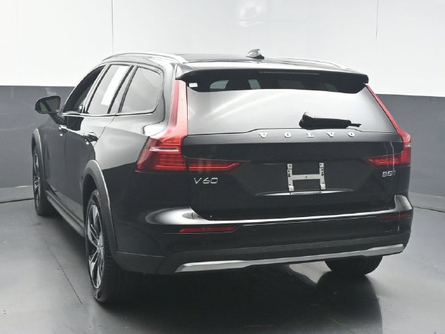 Used 2025 Volvo V60 B5 Cross Country Plus AWD/4WD image 6