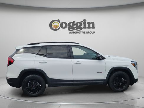 Used 2022 GMC Terrain AT4 w/ Infotainment Package II AWD/4WD image 4