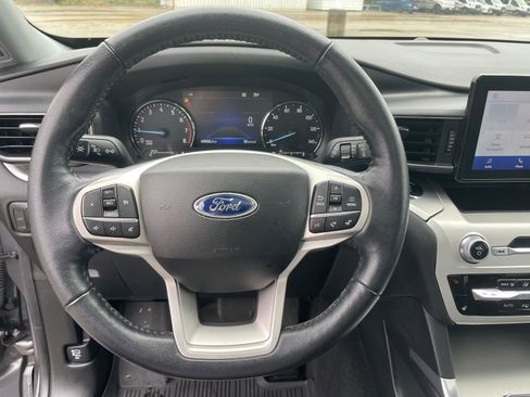 Certified 2022 Ford Explorer XLT w/ Equipment Group 202A image 12