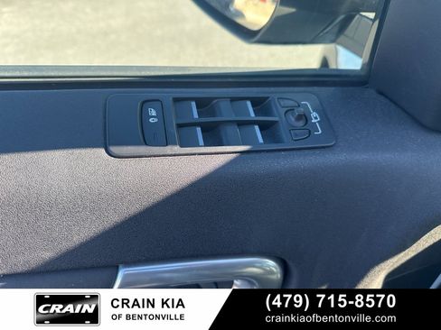 Used 2019 Land Rover Discovery Sport SE image 16