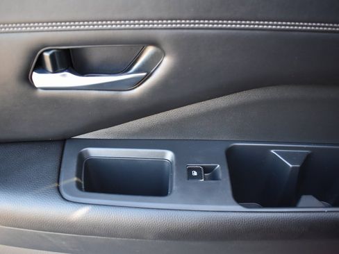 Used 2022 Nissan Pathfinder Platinum w/ Cargo Package image 14