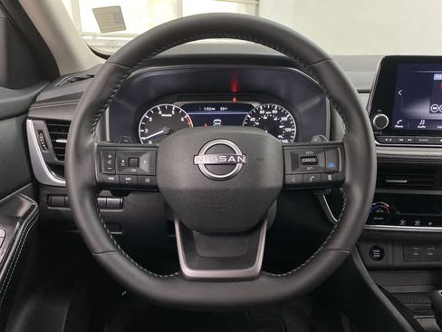 Used 2025 Nissan Rogue SV image 18