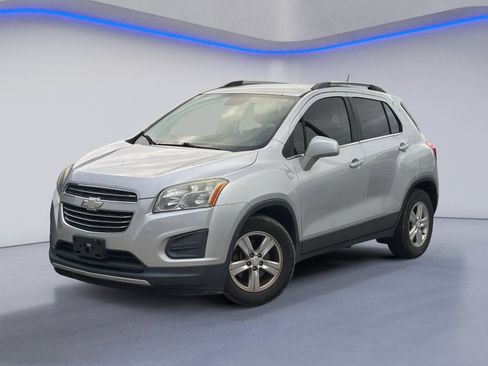Used 2016 Chevrolet Trax LT w/ LT Convenience Package FWD image 2