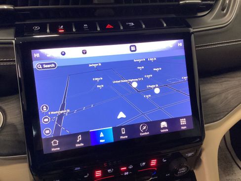 Used 2024 Jeep Grand Cherokee Limited w/ Luxury Tech Group II image 32