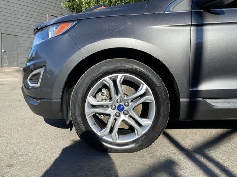 Used 2017 Ford Edge Titanium w/ Technology Package AWD/4WD image 12