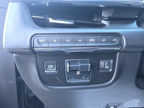 Used 2022 Cadillac Escalade ESV Sport Platinum w/ Heavy-Duty Trailer Package AWD/4WD image 12