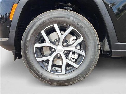 New 2025 Jeep Grand Cherokee L Limited w/ Luxury Tech Group II image 10