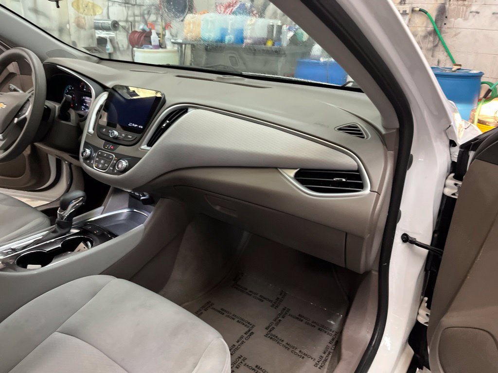 Used 2025 Chevrolet Malibu LT FWD image 34