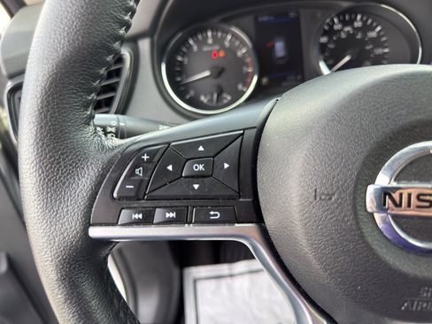 Used 2020 Nissan Rogue SV w/ Premium Package FWD image 28