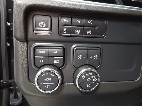 Used 2025 Chevrolet Suburban RST w/ RST Capability Package AWD/4WD image 18