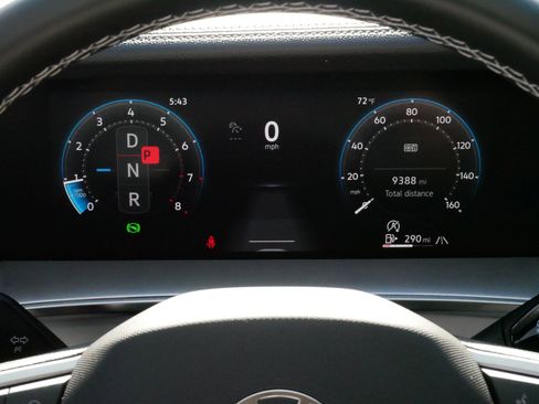 Used 2025 Volkswagen Tiguan SE AWD/4WD image 21