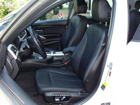 Used 2017 BMW 320i xDrive Sedan AWD/4WD image 35
