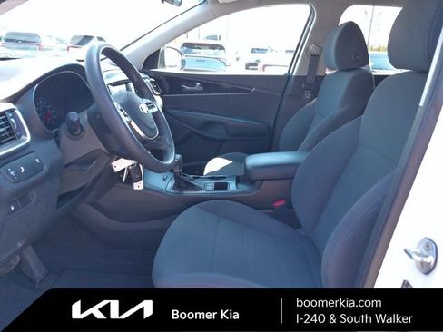 Used 2019 Kia Sorento FWD image 12
