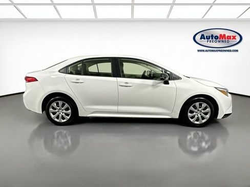 Used 2023 Toyota Corolla LE FWD image 9