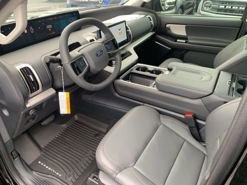 New 2025 Ford Expedition Active image 22