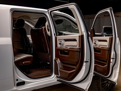 Used 2025 RAM 3500 Laramie w/ Max Tow Package image 34