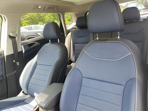 New 2025 Volkswagen Taos SEL image 19