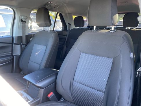 Used 2022 Ford Explorer XLT image 9